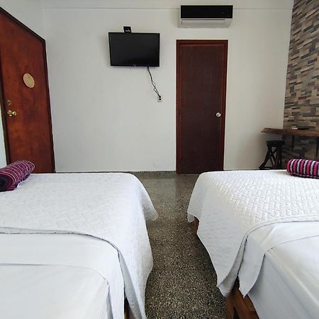La Zona Hostel San Salvador Bagian luar foto