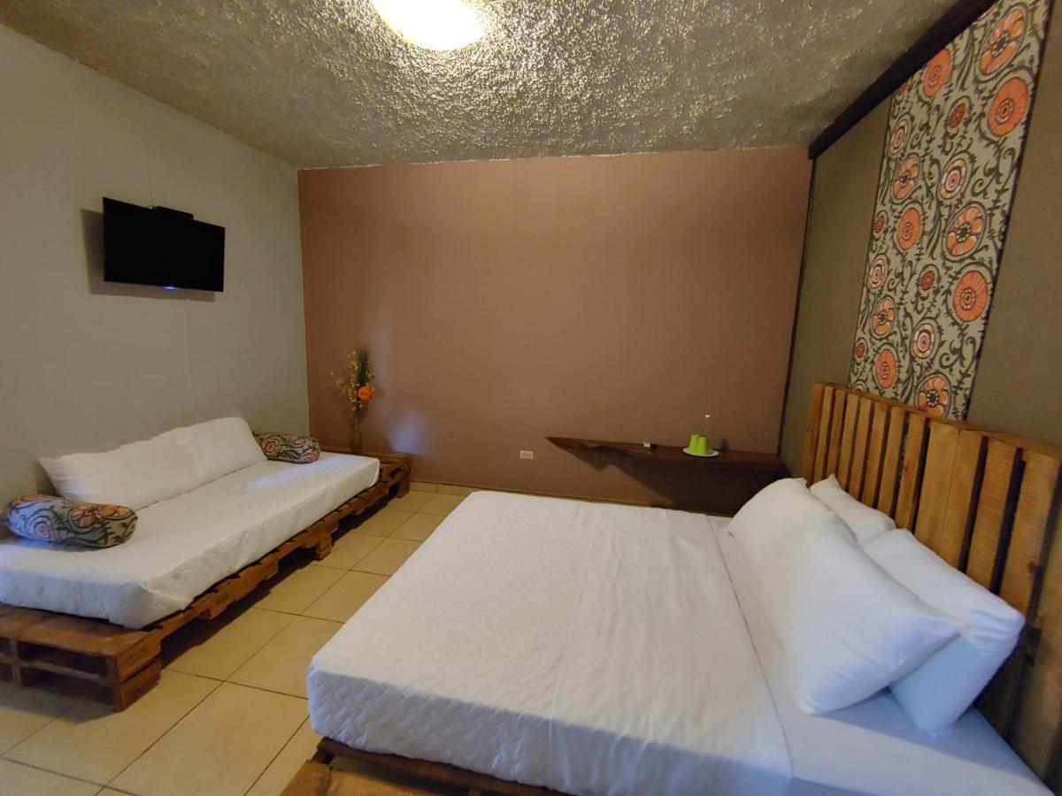 La Zona Hostel San Salvador Bagian luar foto