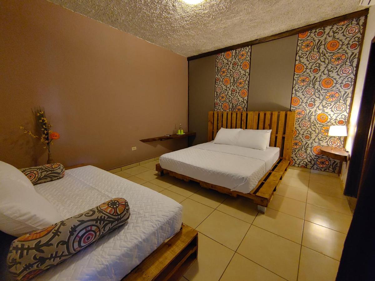 La Zona Hostel San Salvador Bagian luar foto