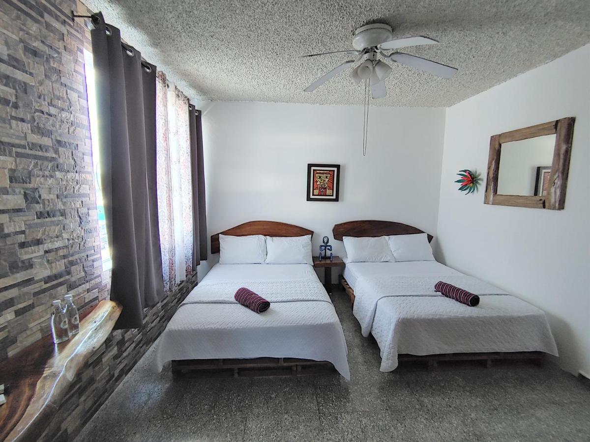 La Zona Hostel San Salvador Bagian luar foto