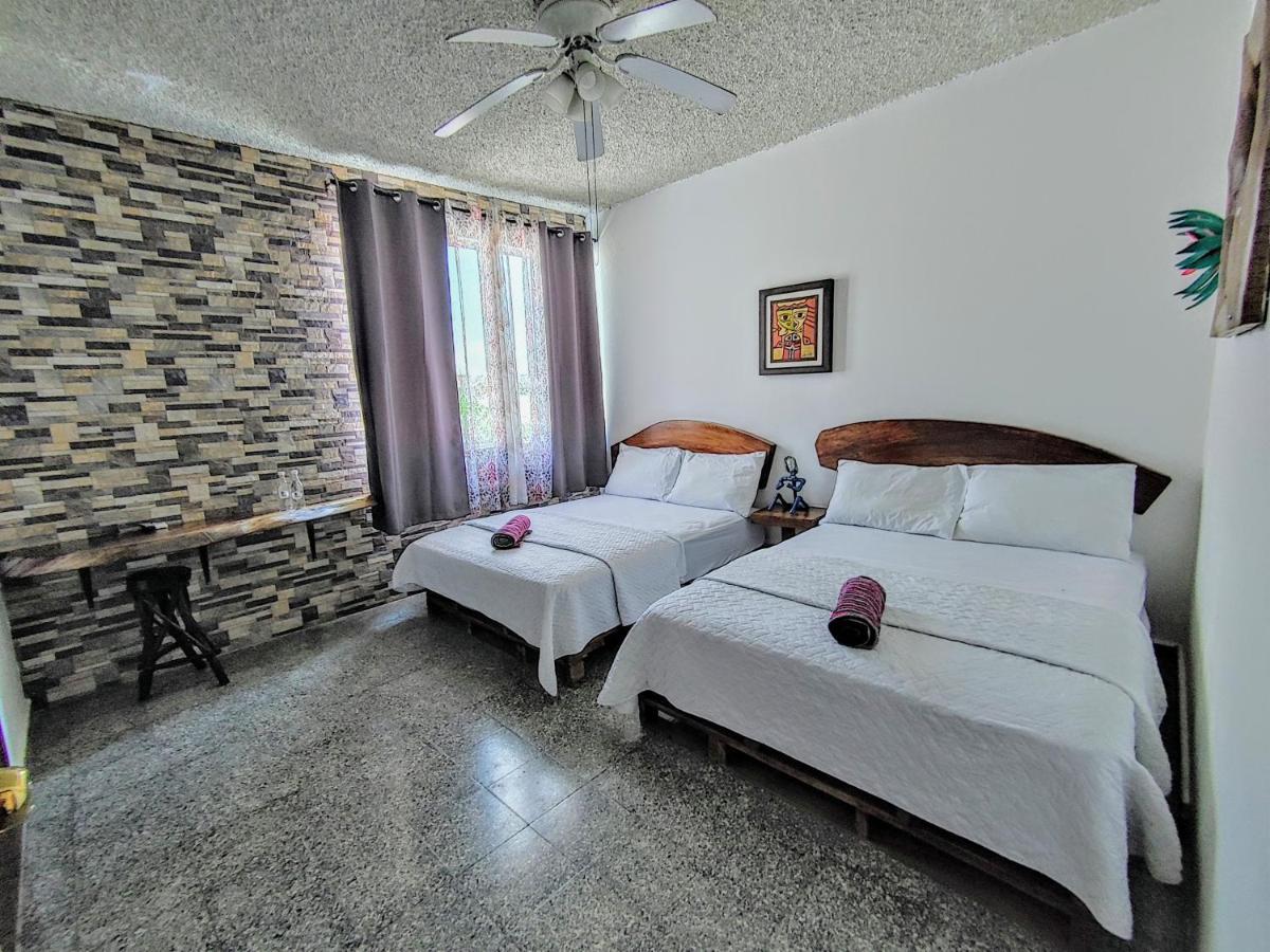 La Zona Hostel San Salvador Bagian luar foto