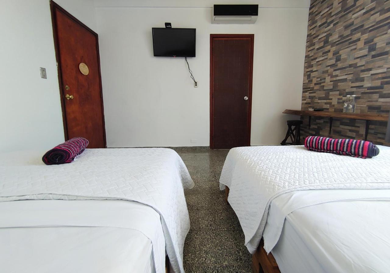 La Zona Hostel San Salvador Bagian luar foto