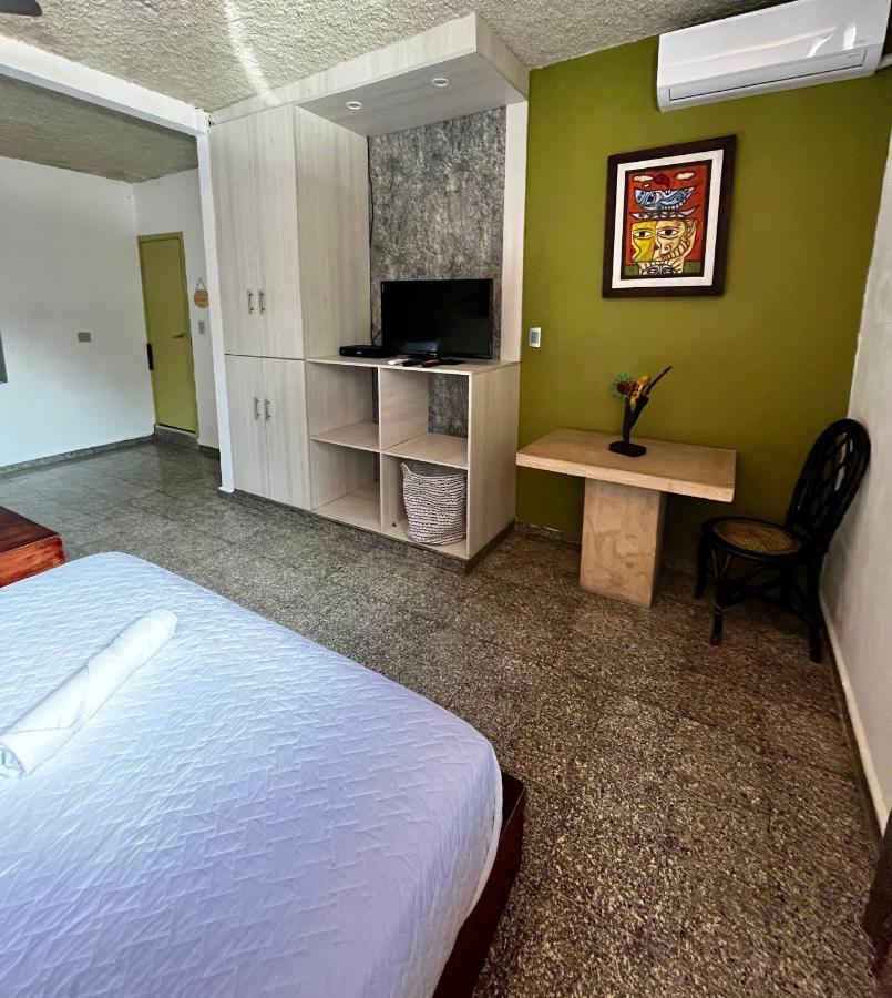 La Zona Hostel San Salvador Bagian luar foto